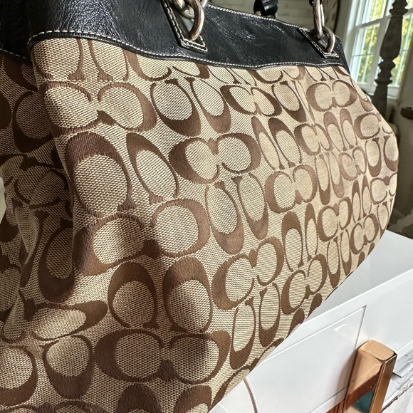 Coach Penelope Bag w/ COA - Picture 14 of 16